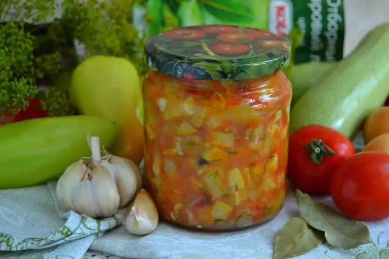 Кабачки маринованные в банках.