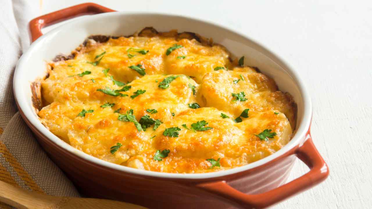 Слоеный картофель с сыром